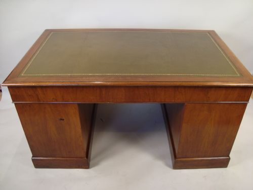 A HANDSOME LARGE EDWARDIAN WRITING DESK - ADDITIONAL PHOTO 10