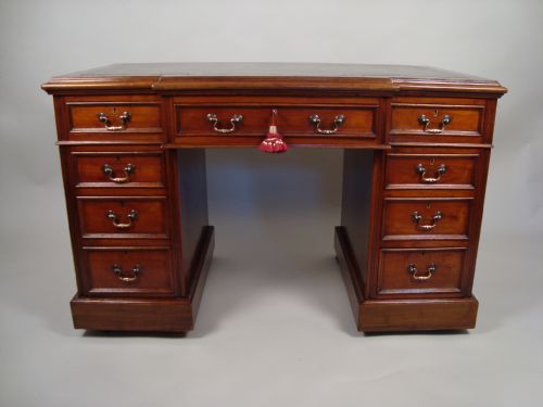 A SUPERIOR VICTORIAN BREAKFRONT PEDESTAL DESK - ADDITIONAL PHOTO 1