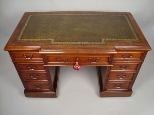 A SUPERIOR VICTORIAN BREAKFRONT PEDESTAL DESK - ADDITIONAL PHOTO 4