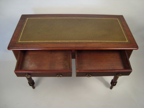 A QUALITY VICTORIAN WRITING TABLE - ADDITIONAL PHOTO 3