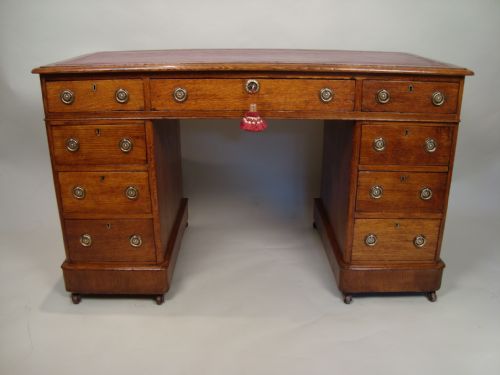 A QUALITY VICTORIAN GOLDEN OAK PEDESTAL DESK - ADDITIONAL PHOTO 1