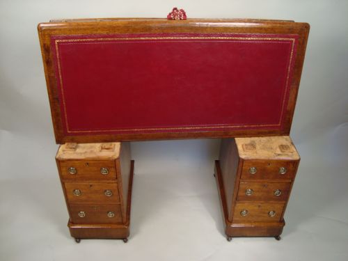 A QUALITY VICTORIAN GOLDEN OAK PEDESTAL DESK - ADDITIONAL PHOTO 8