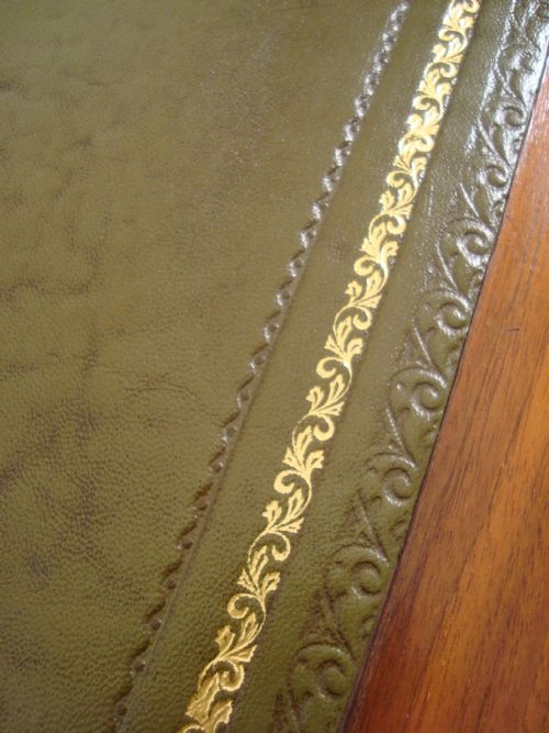 A FINE VICTORIAN WALNUT WRITING DESKTABLE - ADDITIONAL PHOTO 3