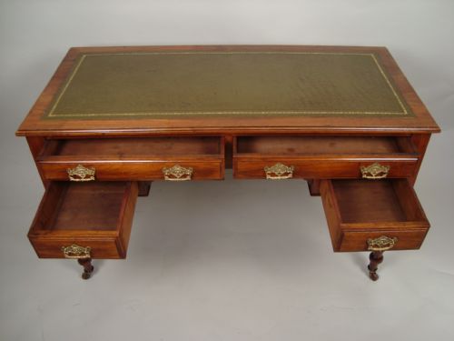 A FINE VICTORIAN WALNUT WRITING DESKTABLE - ADDITIONAL PHOTO 4