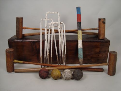A VINTAGE CROQUET SET CIRCA 1930 - ADDITIONAL PHOTO 1