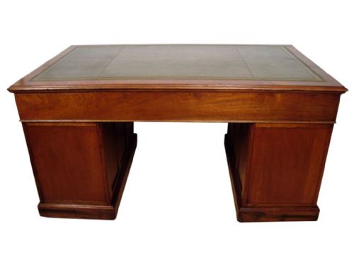 A MAGNIFICENT LARGE EDWARDIAN WALNUT PEDESTAL DESK - ADDITIONAL PHOTO 5