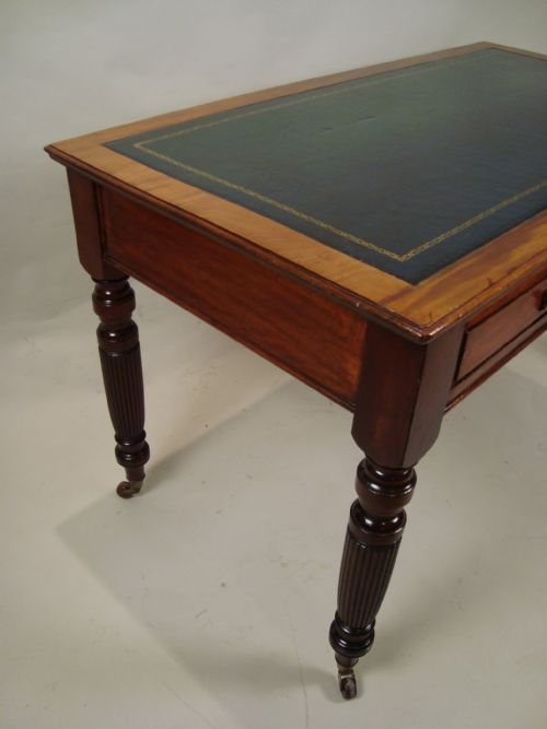 A FINE EDWARDIAN LARGE WRITING TABLE - ADDITIONAL PHOTO 3