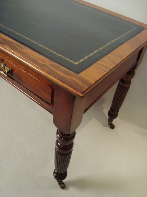 A FINE EDWARDIAN LARGE WRITING TABLE - ADDITIONAL PHOTO 5