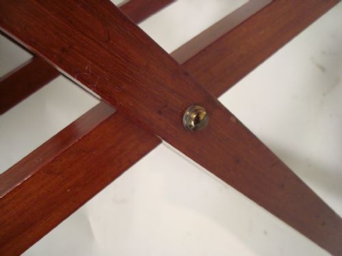 AN ELEGANT VICTORIAN MAHOGANY BUTLERS TRAY - ADDITIONAL PHOTO 3