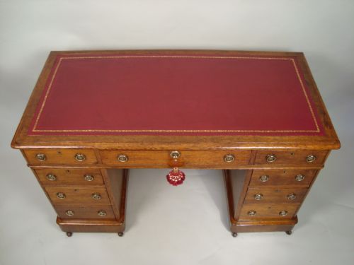 A QUALITY VICTORIAN GOLDEN OAK PEDESTAL DESK - ADDITIONAL PHOTO 1