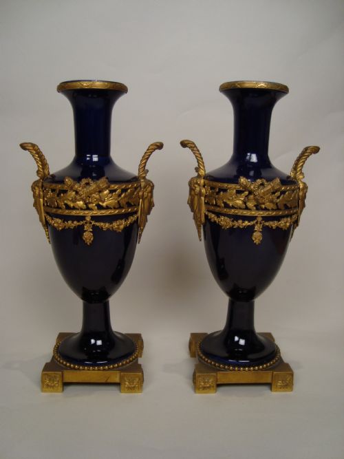 an elegant pair of early 19thc vases - CATEGORY: ANTIQUE VASES - DATED VICTORIAN