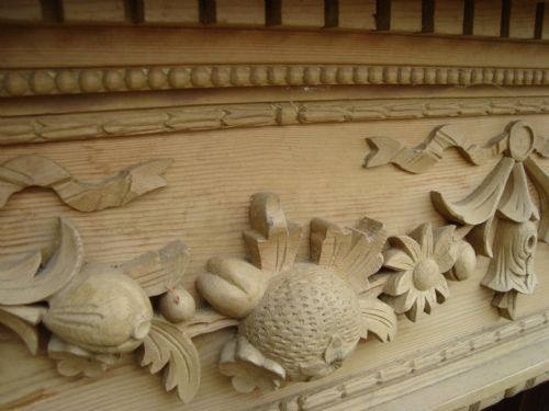A DECORATIVE VICTORIAN PINE FIRE SURROUND - ADDITIONAL PHOTO 2