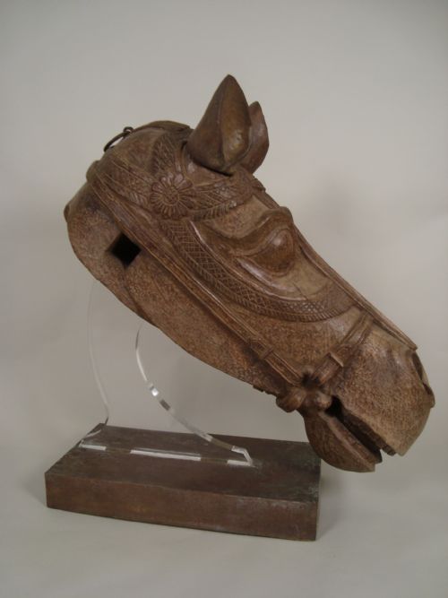 A VERY IMPRESSIVE LARGE MOUNTED HORSES HEAD CIRCA 1860 - ADDITIONAL PHOTO 3