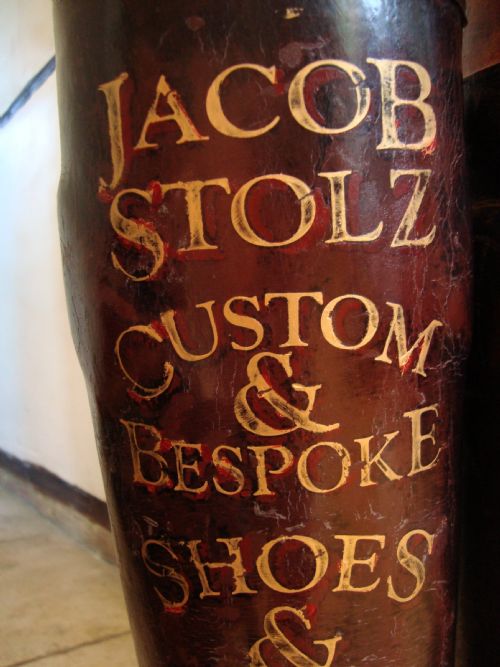 AN EXCEPTIONAL PAIR OF DECORATIVE 19C RIDING BOOTS - ADDITIONAL PHOTO 1