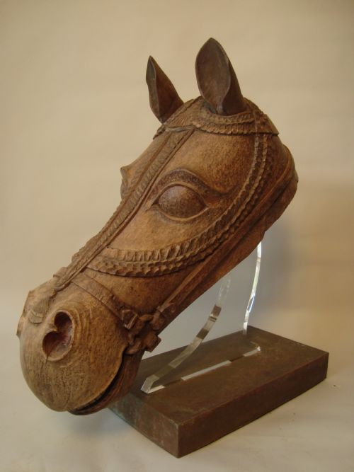 A VERY RARE AND IMPRESSIVE LARGE MOUNTED HORSES HEAD CIRCA 1860 - ADDITIONAL PHOTO 4