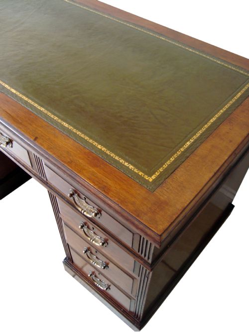 A SUPERIOR QUALITY EDWARDIAN PEDESTAL WRITING DESK - ADDITIONAL PHOTO 1