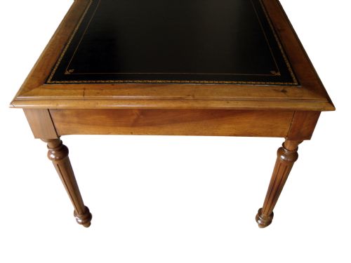 A VERY ATTRACTIVE FRENCH WALNUT WRITING DESK - ADDITIONAL PHOTO 3