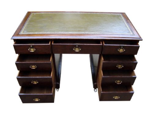 A QUALITY VICTORIAN MAHOGANY PEDESTAL DESK - ADDITIONAL PHOTO 2