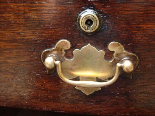 A QUALITY VICTORIAN MAHOGANY PEDESTAL DESK - ADDITIONAL PHOTO 3