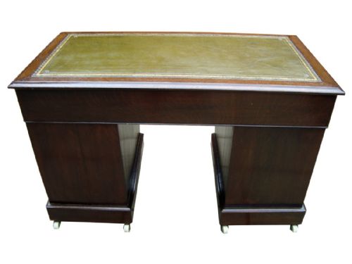 A QUALITY VICTORIAN MAHOGANY PEDESTAL DESK - ADDITIONAL PHOTO 5