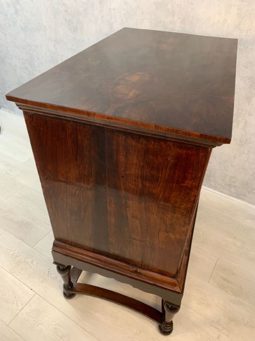 SUPERB QUALITY EARLY 18TH CENTURY WALNUT CHEST ON STAND - ADDITIONAL PHOTO 6