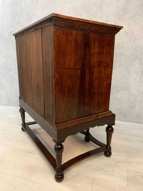 SUPERB QUALITY EARLY 18TH CENTURY WALNUT CHEST ON STAND - ADDITIONAL PHOTO 7