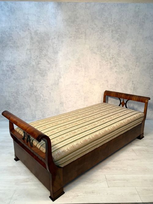 beautiful gondola shape biedermeier daybed - CATEGORY: ANTIQUE BEDS - DATED 19TH CENTURY