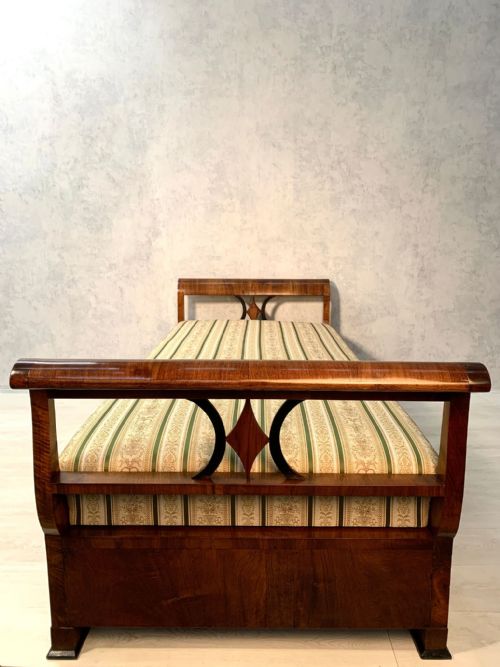 BEAUTIFUL GONDOLA SHAPE BIEDERMEIER DAYBED - ADDITIONAL PHOTO 2