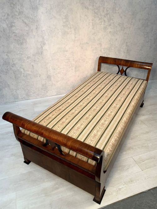 BEAUTIFUL GONDOLA SHAPE BIEDERMEIER DAYBED - ADDITIONAL PHOTO 5