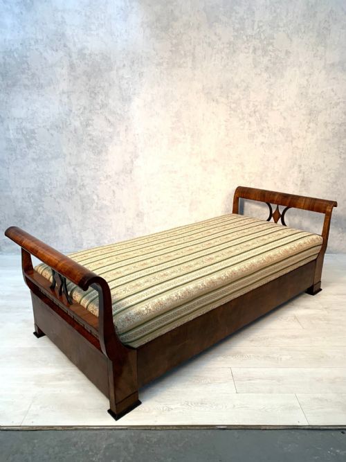 BEAUTIFUL GONDOLA SHAPE BIEDERMEIER DAYBED - ADDITIONAL PHOTO 8