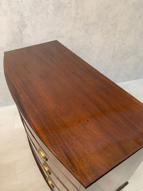VICTORIAN MAHOGANY BOW FRONT CHEST OF DRAWERS - ADDITIONAL PHOTO 3