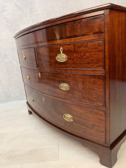 VICTORIAN MAHOGANY BOW FRONT CHEST OF DRAWERS - ADDITIONAL PHOTO 6