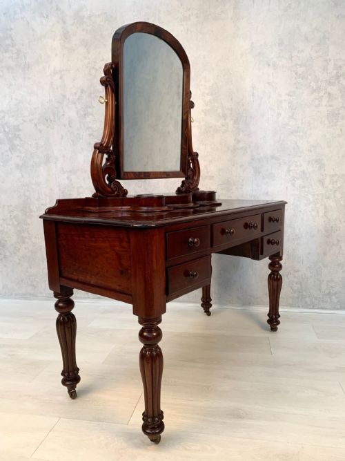 elegant victorian mahogany dressing table - CATEGORY: ANTIQUE DRESSING TABLES - DATED VICTORIAN