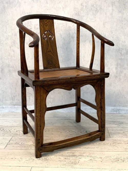 provincial chinese elm horseshoe back armchair - CATEGORY: ANTIQUE CHAIRS - DATED 18TH CENTURY