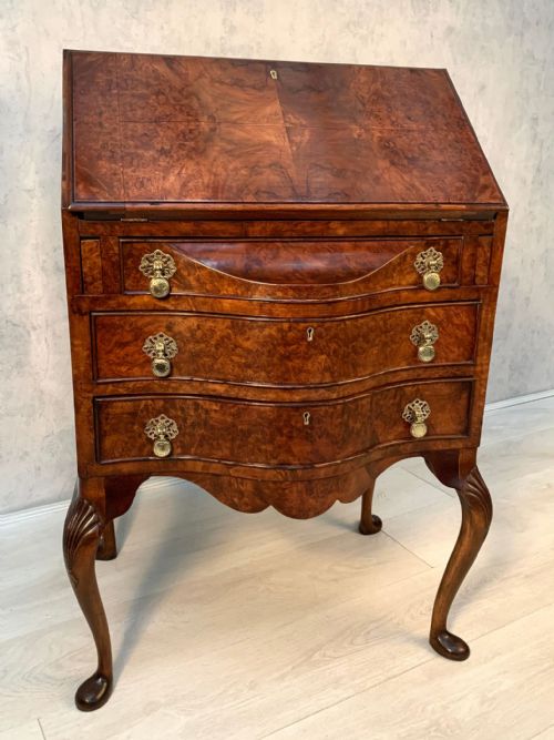 queen anne style burr walnut bureau circa 1910 - CATEGORY: ANTIQUE BUREAU - DATED 1910