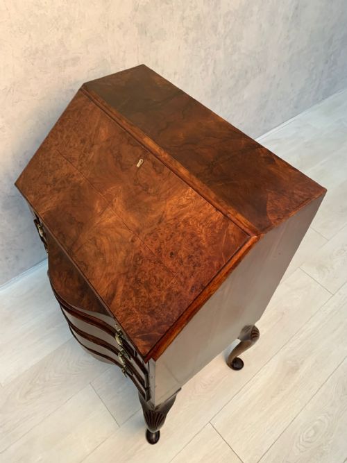 QUEEN ANNE STYLE BURR WALNUT BUREAU CIRCA 1910 - ADDITIONAL PHOTO 4