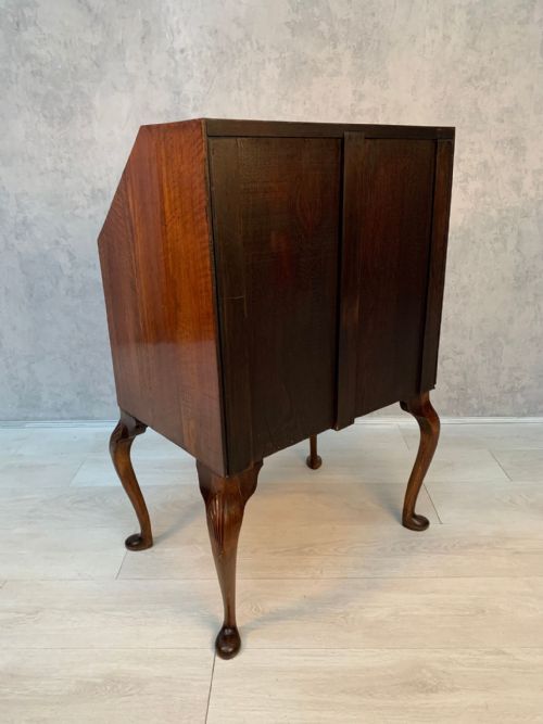 QUEEN ANNE STYLE BURR WALNUT BUREAU CIRCA 1910 - ADDITIONAL PHOTO 5