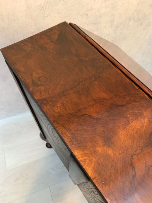 QUEEN ANNE STYLE BURR WALNUT BUREAU CIRCA 1910 - ADDITIONAL PHOTO 6
