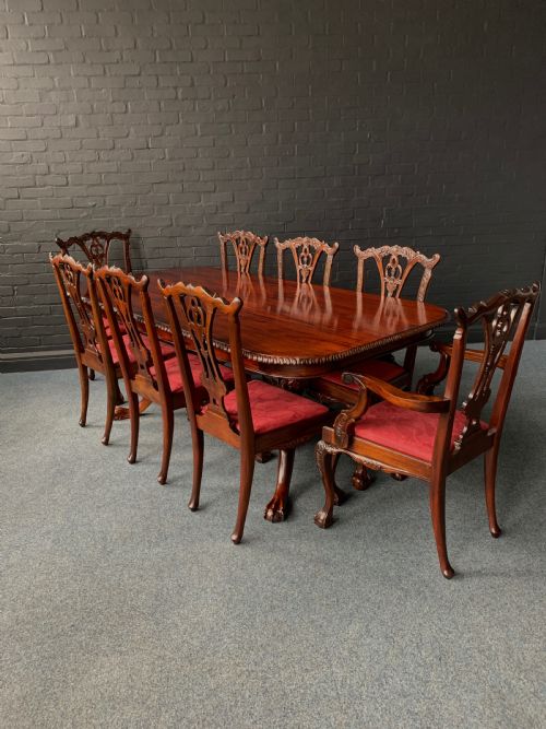 A CHIPPENDALE STYLE TWIN PEDESTAL TABLE EIGHT CONFORMING CHAIRS - ADDITIONAL PHOTO 3