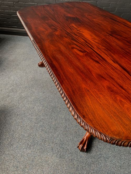 A CHIPPENDALE STYLE TWIN PEDESTAL TABLE EIGHT CONFORMING CHAIRS - ADDITIONAL PHOTO 6