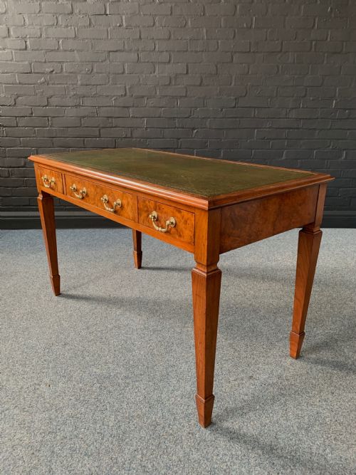 ATTRACTIVE FIGURED WALNUT WRITING TABLE - ADDITIONAL PHOTO 9