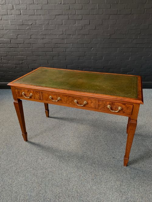 ATTRACTIVE FIGURED WALNUT WRITING TABLE - ADDITIONAL PHOTO 10