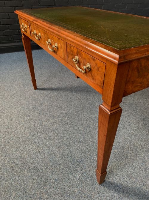 ATTRACTIVE FIGURED WALNUT WRITING TABLE - ADDITIONAL PHOTO 11