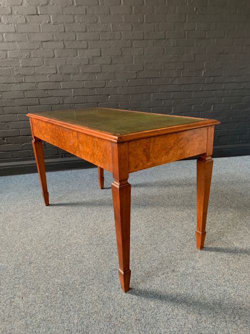 ATTRACTIVE FIGURED WALNUT WRITING TABLE - ADDITIONAL PHOTO 12