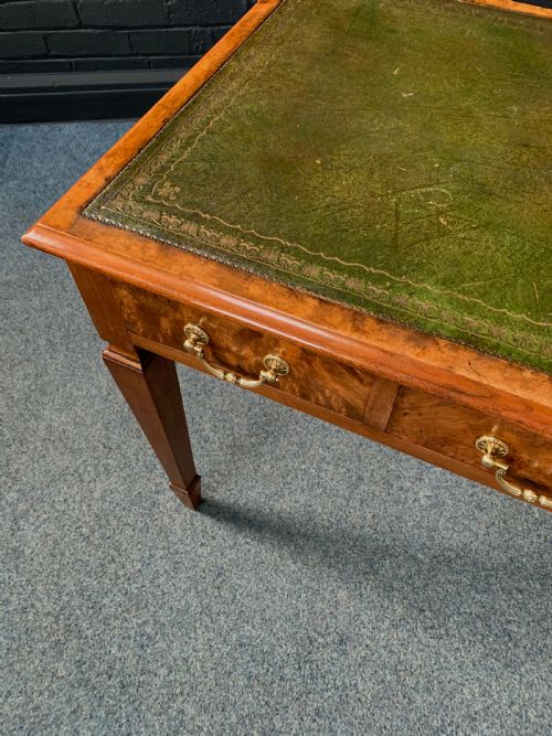 ATTRACTIVE FIGURED WALNUT WRITING TABLE - ADDITIONAL PHOTO 13