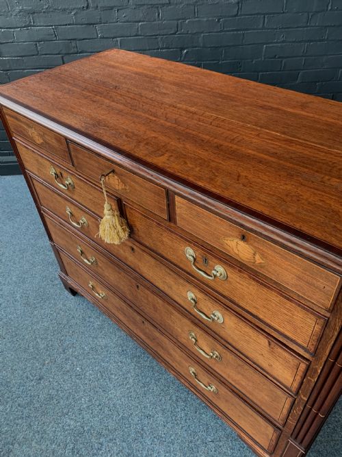 EIGHTEENTH CENTURY LINE INLAID OAK MAHOGANY CROSS BANDED CHEST OF DRAWERS - ADDITIONAL PHOTO 4