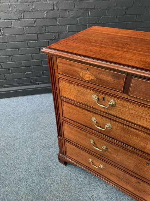 EIGHTEENTH CENTURY LINE INLAID OAK MAHOGANY CROSS BANDED CHEST OF DRAWERS - ADDITIONAL PHOTO 5