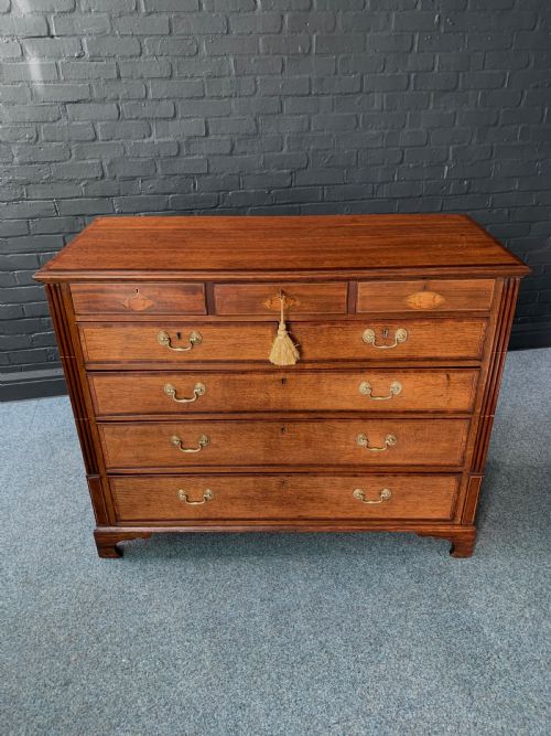 EIGHTEENTH CENTURY LINE INLAID OAK MAHOGANY CROSS BANDED CHEST OF DRAWERS - ADDITIONAL PHOTO 7