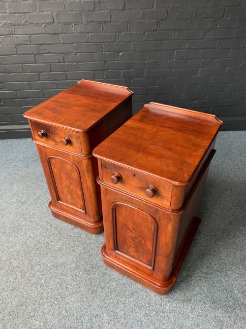 PAIR OF ANTIQUE VICTORIAN FLAME MAHOGANY BEDSIDE CABINETS - ADDITIONAL PHOTO 1