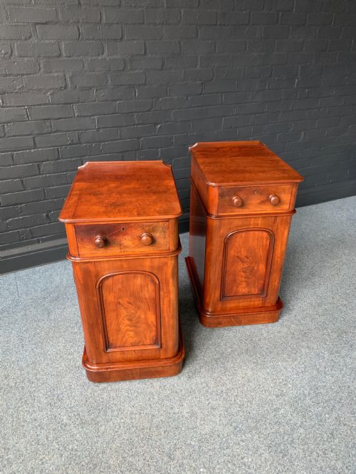 PAIR OF ANTIQUE VICTORIAN FLAME MAHOGANY BEDSIDE CABINETS - ADDITIONAL PHOTO 2